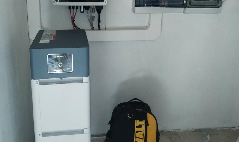 Reference: Fotovoltaická elektrárna s baterií a chytrým řízením GreenBox - Kostelec nad Vltavou