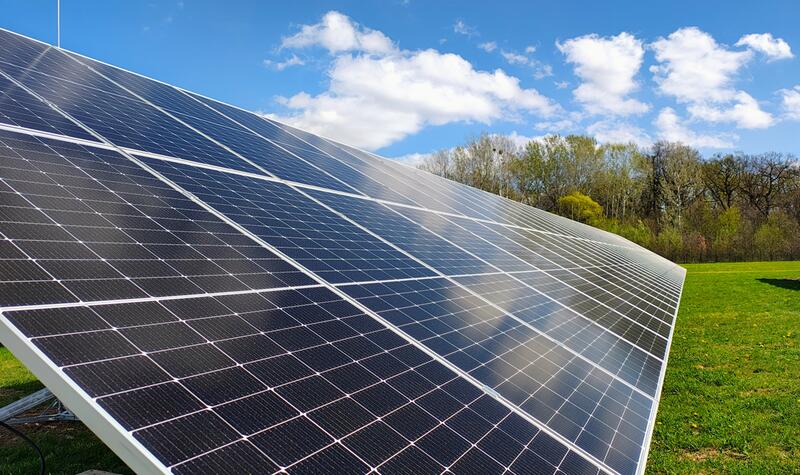 Reference: Firemní fotovoltaika pro EMOS o výkonu 203,5 kWp v Přerově 
