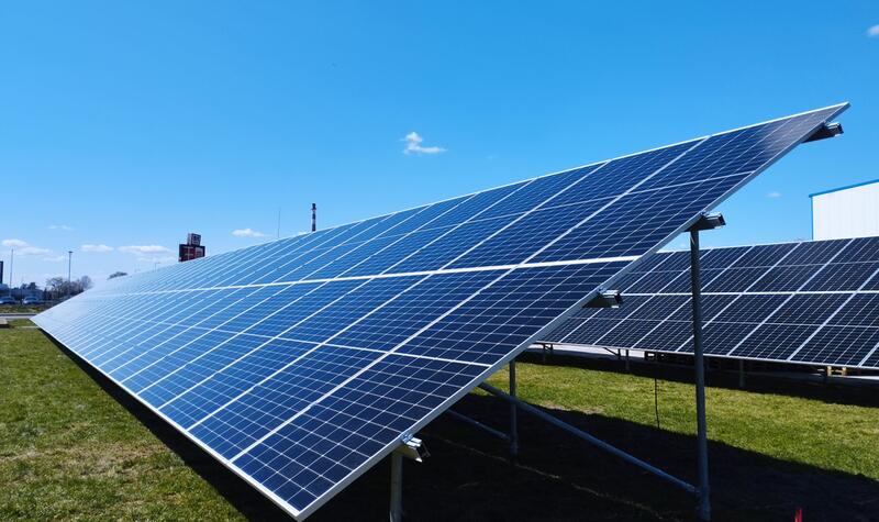 Reference: Firemní fotovoltaika pro EMOS o výkonu 203,5 kWp v Přerově 