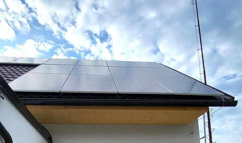 Reference: Solární elektrárna s baterii a řídicí jednotkou GreenBox - Mělnické Vtelno