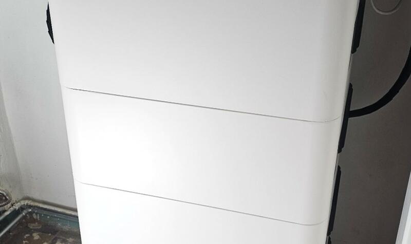 Reference: Solární elektrárna s baterii a řídicí jednotkou GreenBox - Mělnické Vtelno