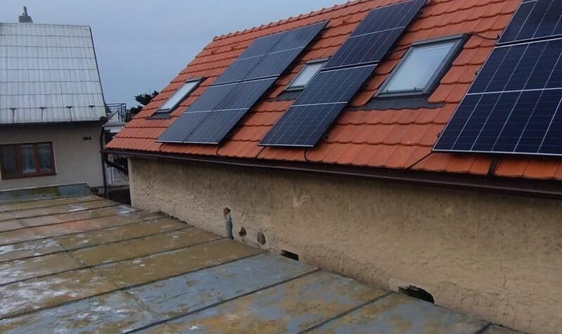 Reference: Fotovoltaická elektrárna s baterií a řídicí jednotkou GreenBox - Chrást 