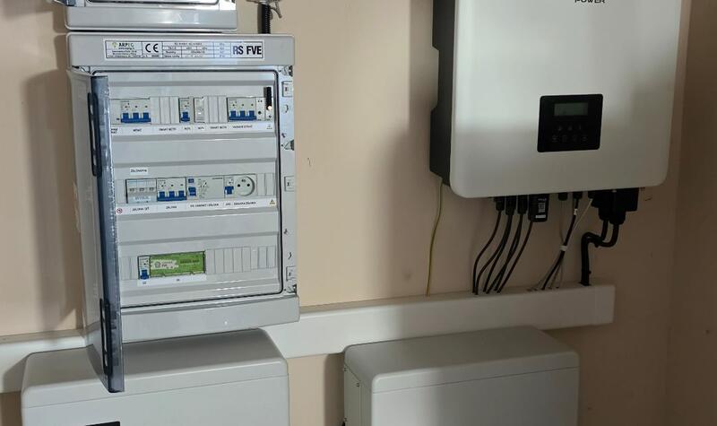 Reference: Fotovoltaická elektrárna s řídicí jednotkou GreenBox - Dolany nad Vltavou 