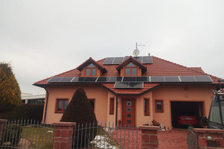 Reference: Fotovoltaika s baterií na klíč - Hradec 