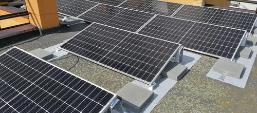 Reference Fotovoltaická elektrárna instalovaná na rovné střeše 