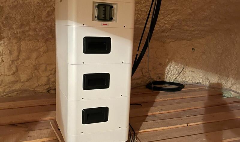 Reference: Fotovoltaická elektrárna s dotací na bateriový systém- Šťáhlavy