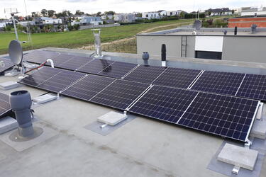 Reference: Fotovoltaická elektrárna s dotací NZÚ- Vysoký Újezd 