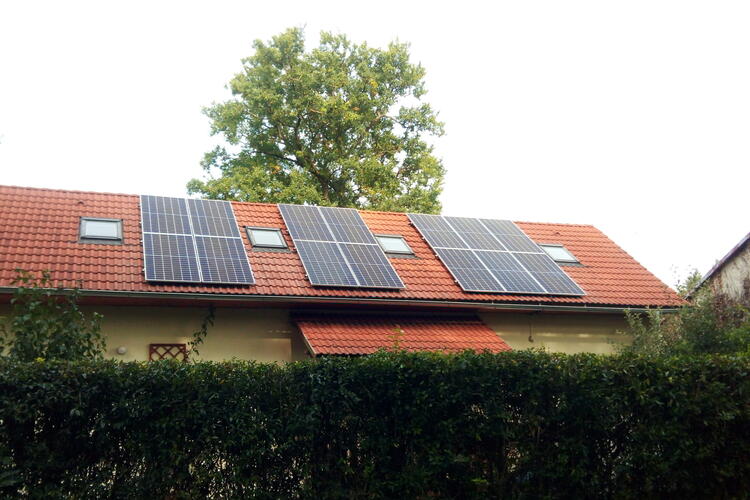 Reference: Fotovoltaická elektrárna s dotací na bateriový systém- Myštice - Laciná 