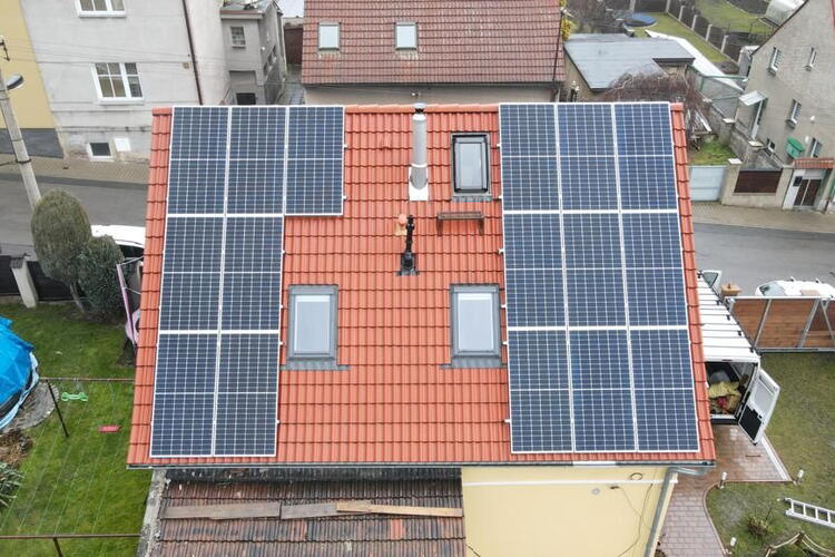 Reference: Fotovoltaická elektrárna s vyřízením dotace- Kladno- Dubí 