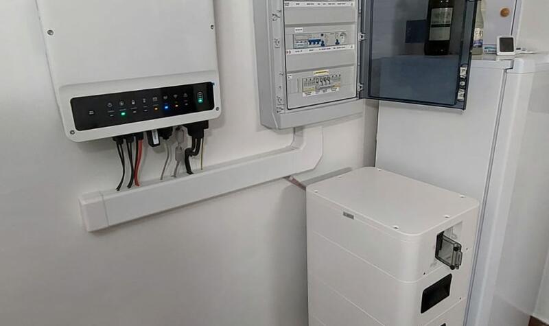 Reference: Fotovoltaická elektrárna s vyřízením dotace- Kladno- Dubí 