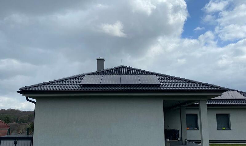 Reference: Fotovoltaická elektrárna s dotací na bateriový systém- Mníšek pod Brdy