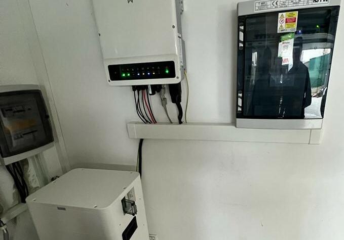 Reference: Fotovoltaická elektrárna s dotací na bateriový systém- Mníšek pod Brdy