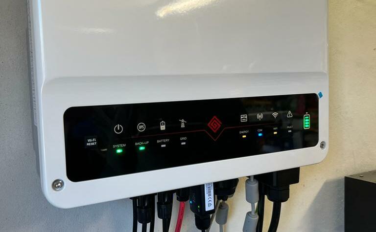 Reference: Fotovoltaická elektrárna s dotací na bateriový systém- Chlumín