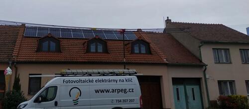 Reference Realizace fotovoltaické elektrárny s dotací na bateriový systém- Žabčice 
