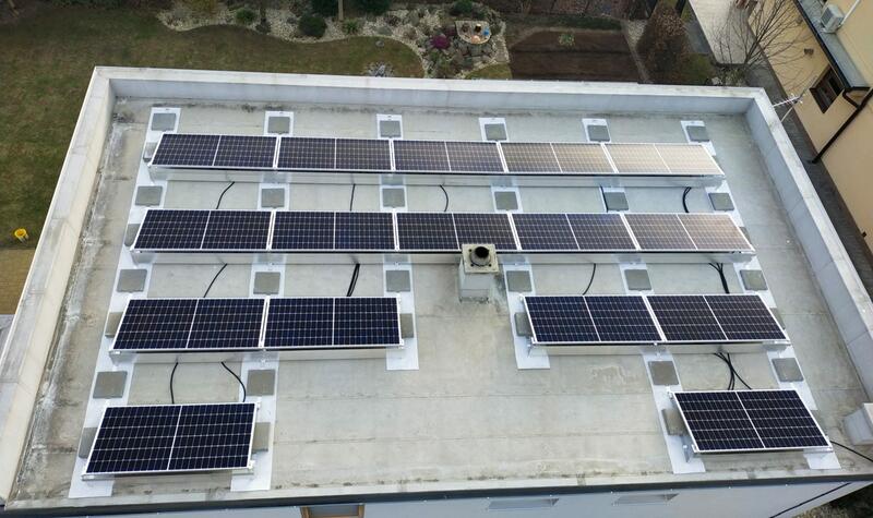 Reference: Fotovoltaická elektrárna s baterií na rovné střeše- Vyškov 