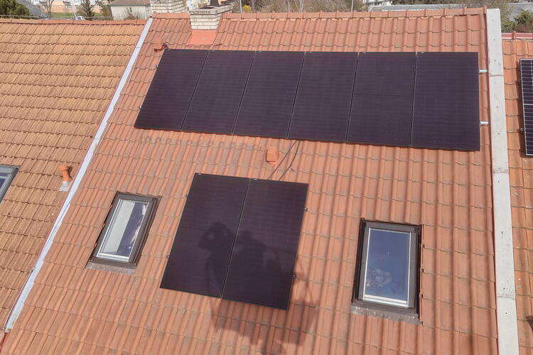 Reference: Realizace fotovoltaiky s dotací na bateriovým systémem- Olomouc - Neředín 