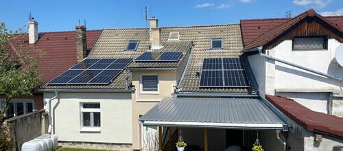 Reference Fotovoltaická elektrárna s dotací instalována v Lenešicích