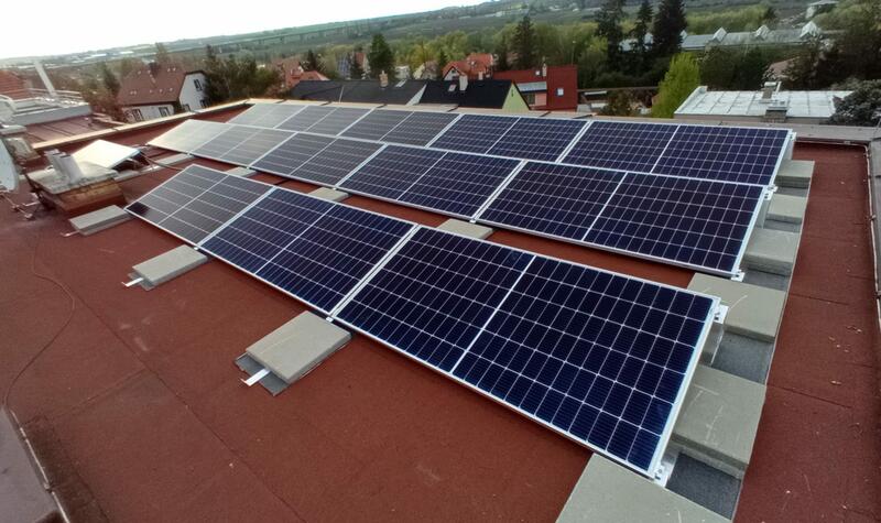 Reference: Fotovoltaická elektrárna montovaná na rovné střeše- Praha- Ruzyně