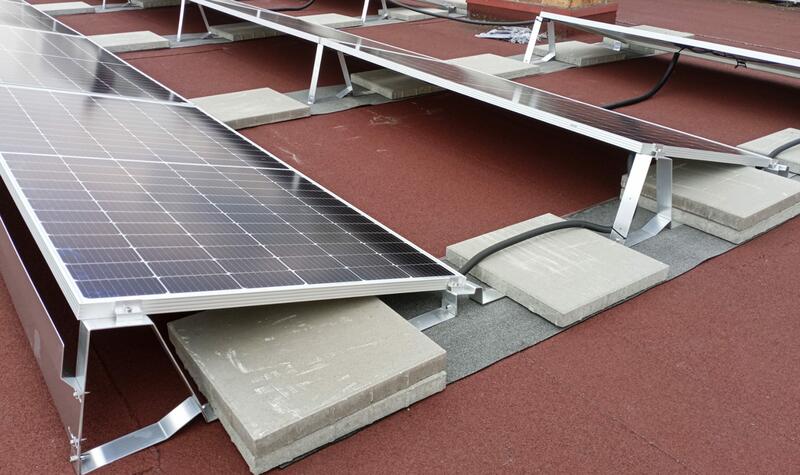 Reference: Fotovoltaická elektrárna montovaná na rovné střeše- Praha- Ruzyně