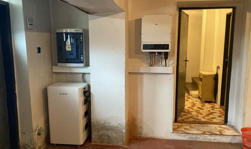 Reference: Fotovoltaická elektrárna montovaná na rovné střeše- Praha- Ruzyně