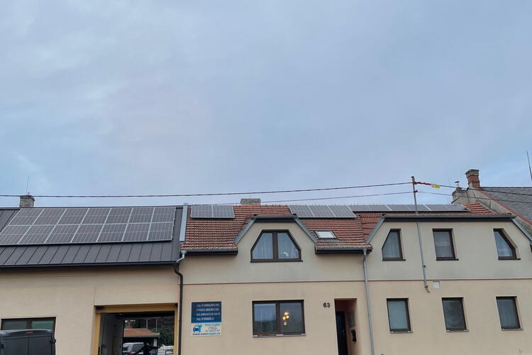 Reference: Instalace fotovoltaiky s vyřízením dotace- Roštění 