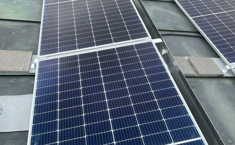Reference: Instalace fotovoltaické elektrárny s dotací na bateriový systém- Plzeň