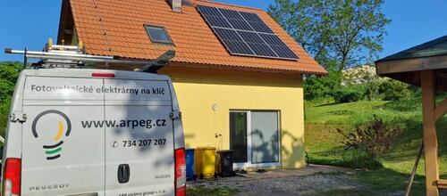 Reference Fotovoltaická elektrárna s uložením do baterií- Březina 