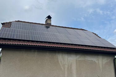 Reference: Fotovoltaika s dotací Nová zelená úsporám montována v Liberci 
