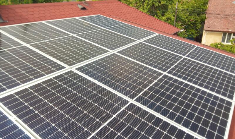 Reference: Fotovoltaická elektrárna s bateriovým úložištěm instalována v Broumách ve Středočeském kraji