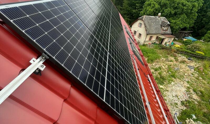 Reference: Fotovoltaická elektrárna na klíč montována na sedlovou střechu - Bílý Kostel 