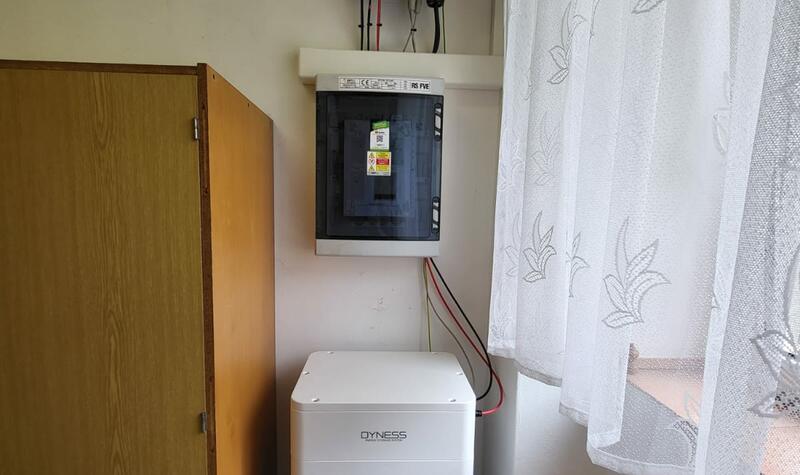 Reference: Instalace fotovoltaiky na polovalbovou střechu - Čelákovice-Sedlčánky