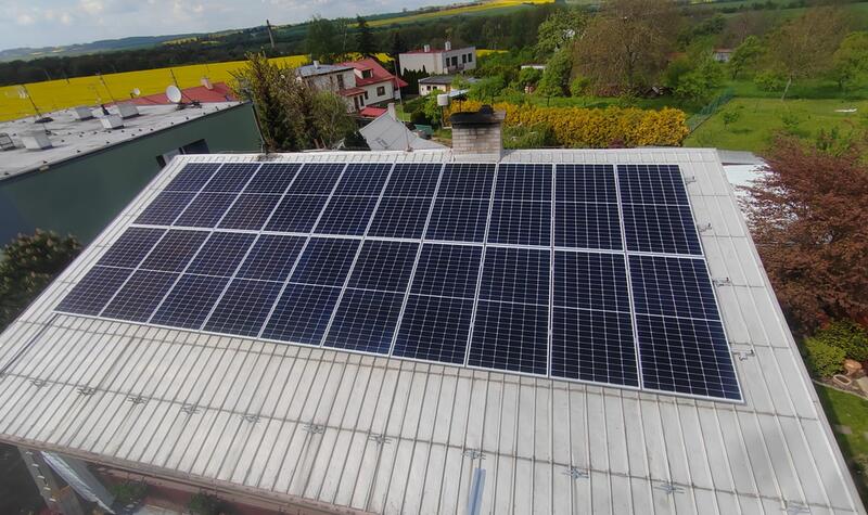 Reference: Fotovoltaická elektrárna na klíč montována na sedlovou střechu v Holešově 