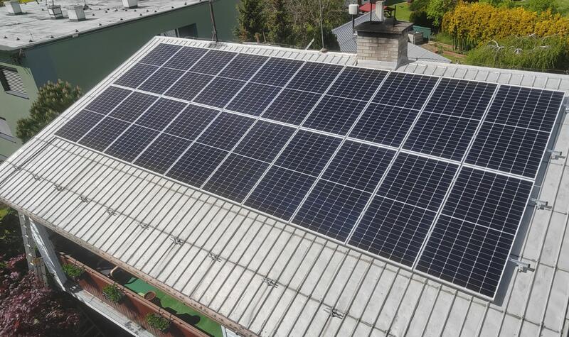 Reference: Fotovoltaická elektrárna na klíč montována na sedlovou střechu v Holešově
