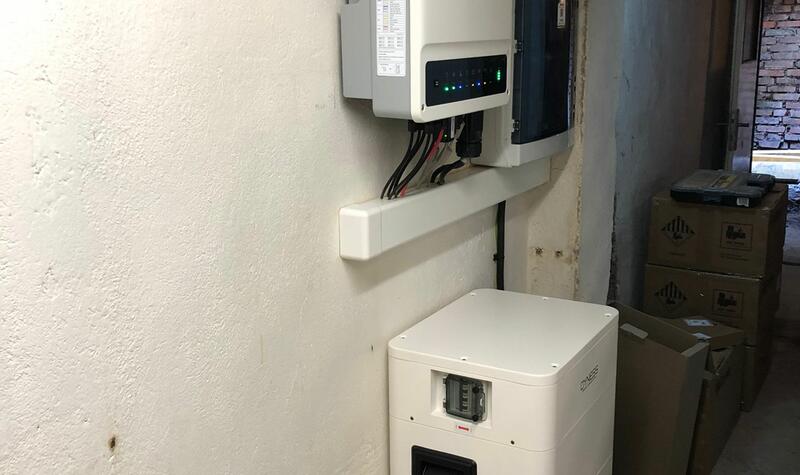 Reference: Solární elektrárna s dotaci na bateriový systém - Dobrovice 