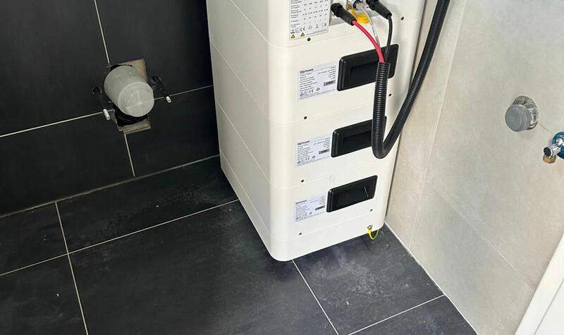 Reference: Fotovoltaická elektrárna s baterií na klíč realizovaná v Čeradicích