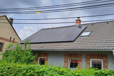 Reference: Solární elektrárna s bateriovým úložištěm - Boharyně 