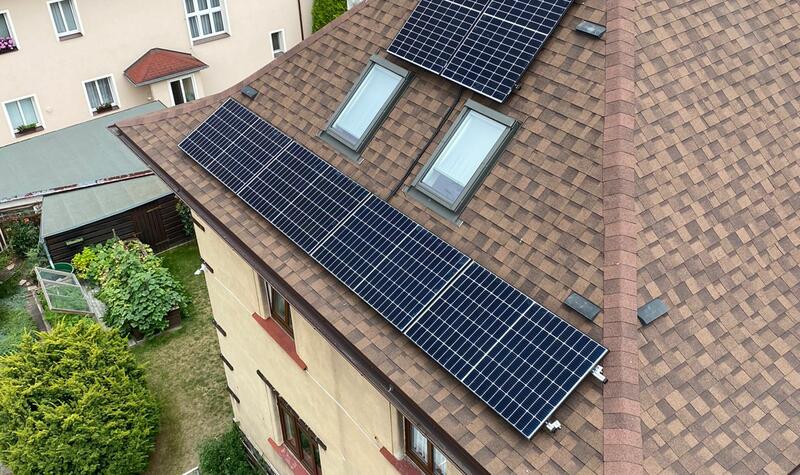 Reference: Fotovoltaická elektrárna s uložením do baterií instalovaná v Děčíně