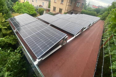 Reference: Fotovoltaická elektrárna s uložením do baterií instalovaná v Děčíně 