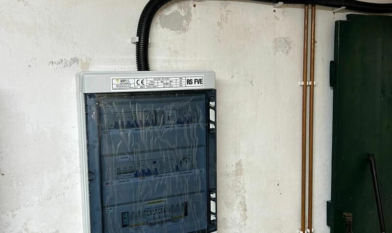 Reference: Fotovoltaická elektrárna s uložením do baterií instalovaná v Děčíně