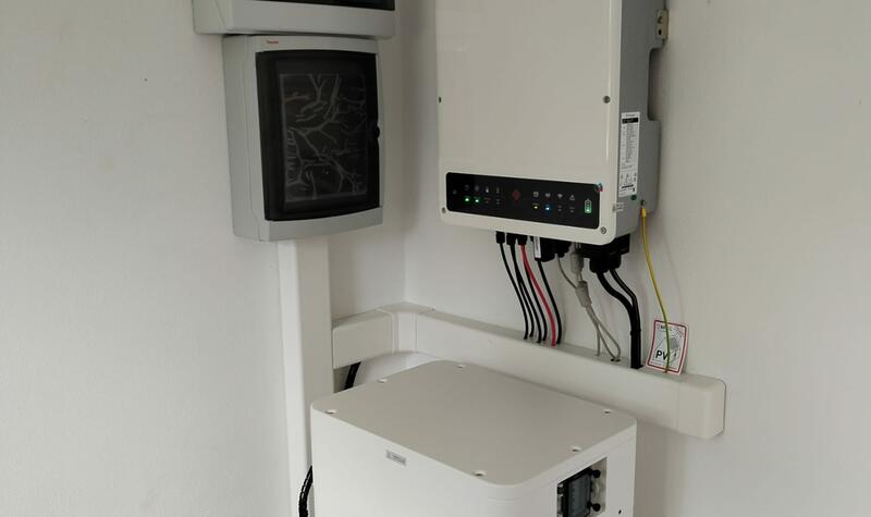 Reference: Solární elektrárna s uložením do baterií - Libějovice 