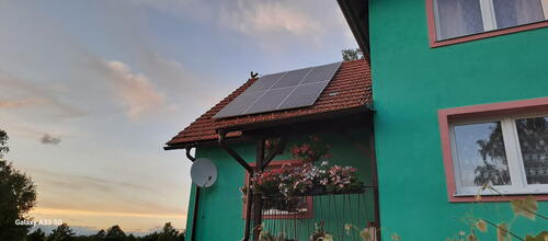 Reference Solární elektrárna s uložením do baterií - Benešov nad Černou 
