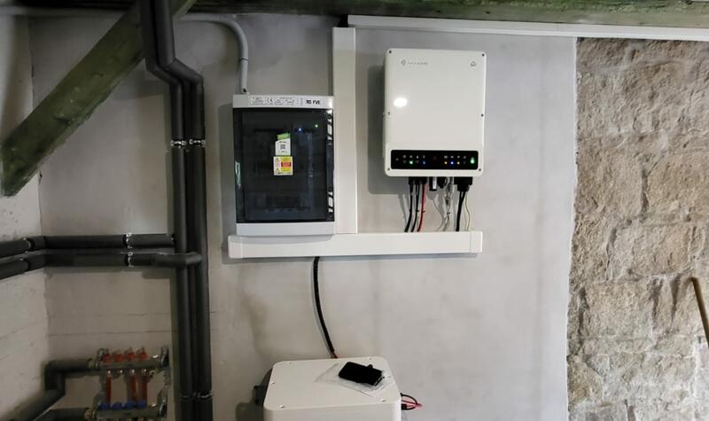 Reference: Instalace fotovoltaické elektrárny s baterií na klíč - Křížkový Újezdec 