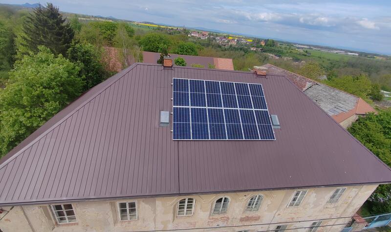 Reference: Instalace fotovoltaiky s bateriovým úložištěm v Kovanci