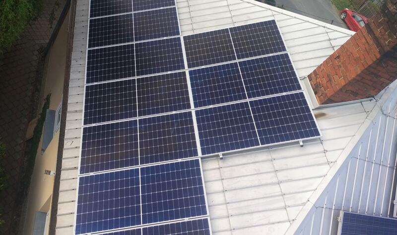 Reference: Solární elektrárna s uložením do baterií - Újezd 