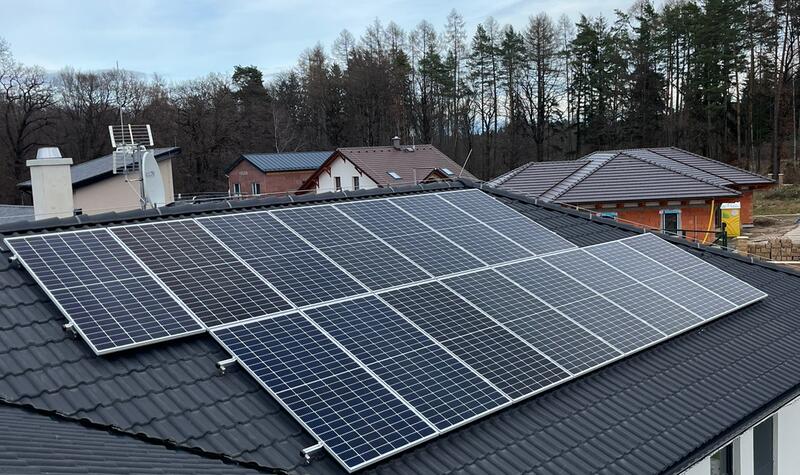 Reference: Solární elektrárna instalovaná ve Vyžlovce ve Středočeském kraji 