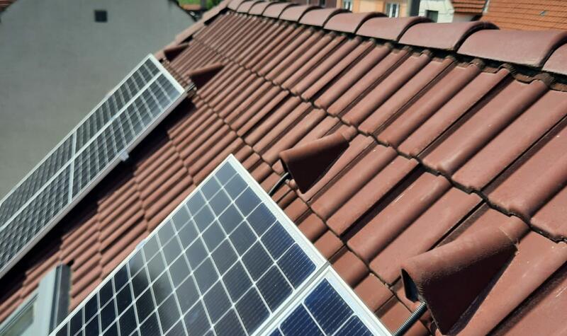 Reference: Fotovoltaické panely montované na sedlovou střechu - Velké Přítočno