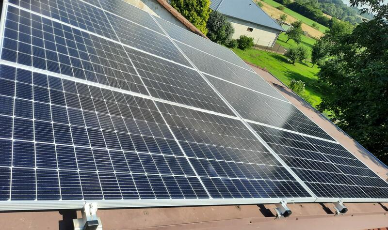 Reference: Fotovoltaické panely montované na sedlovou střechu - Velké Přítočno
