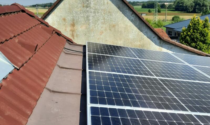 Reference: Fotovoltaické panely montované na sedlovou střechu - Velké Přítočno