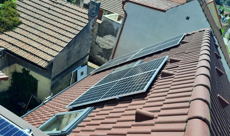 Reference: Fotovoltaické panely montované na sedlovou střechu - Velké Přítočno