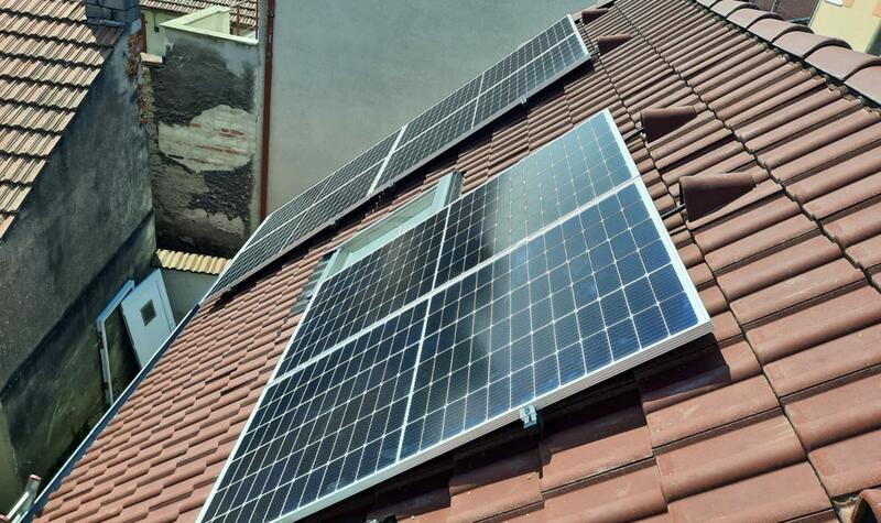 Reference: Fotovoltaické panely montované na sedlovou střechu - Velké Přítočno